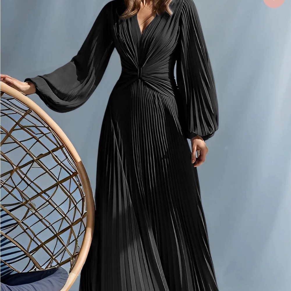 Elegant Black Pleated Maxi Dress